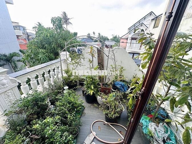 BÁN BIỆT THỰ 3TẦNG PHONG CÁCH CỔ ĐIỂN. DT:135M2/ NG. 6M.GIÁ HƠN 6 TỎI