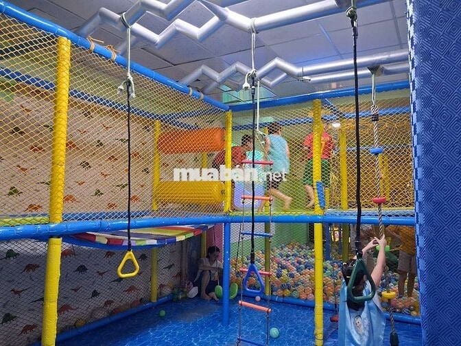 Cần sang KVC trẻ em khu cafe và 11 phòng trọ