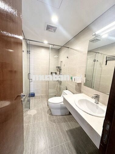 CHÍNH CHỦ cần bán gấp  chung cư cao cấp 82 m2,2 PN tòa Golden Palm