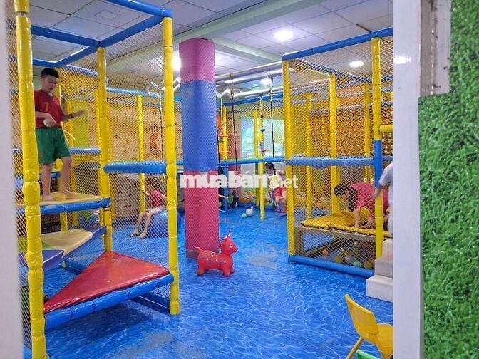 Cần sang KVC trẻ em khu cafe và 11 phòng trọ