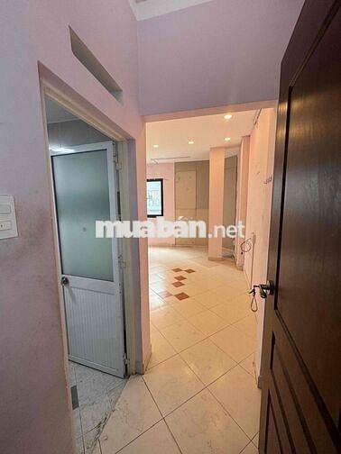 Nhà Bán . Phạm Hữu Chí. Chợ Tân Thành . DT 3m50x7m10 .3 lầu sân Thượng