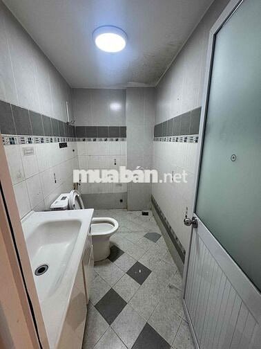 Nhà Bán . Phạm Hữu Chí. Chợ Tân Thành . DT 3m50x7m10 .3 lầu sân Thượng