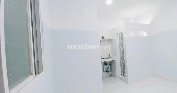 Phòg lầu 1,sạch đẹp,ML PANASONIC,giờ tự do,tiện đi lại,gần chợ PhúLâm
