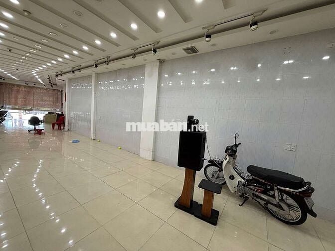 MT Âu Cơ đối diện Chợ HÒA KHÁNH