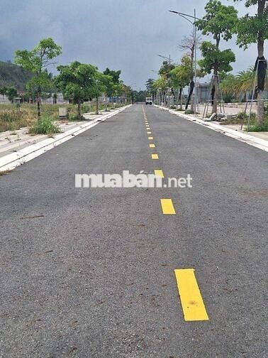 Chủ ngộp bán gấp lô đất trục tttm và hồ bơi Lan Anh 7 104m2/1ty280