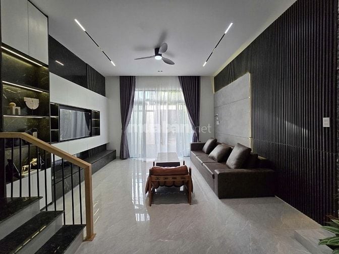 Chủ cần bán nhanh nhà 3 tầng,thanh lương 9 giá tốt