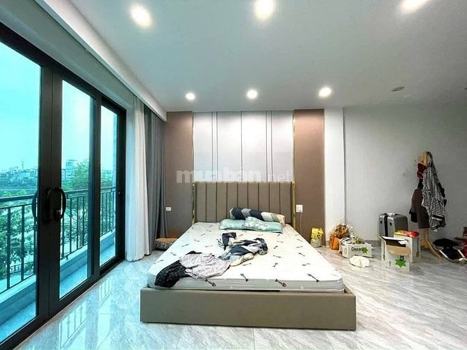 Bán nhà 5 tầng phố Phạm Tuấn Tài, có thang máy, ô tô tránh, phân lô