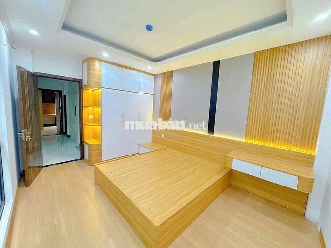 NHÀ 7 TẦNG THANG MÁY - TT CẦU GIẤY - OTO ĐỖ CỬA - CHỈ 11 TỶ