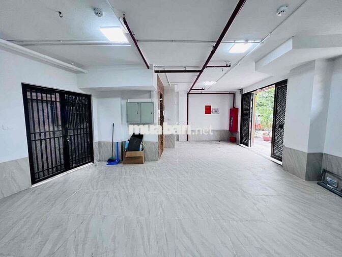 CHDV đối diện FPT - Ô Tô đỗ trước nhà - 2 mặt tiền 15P khép kín