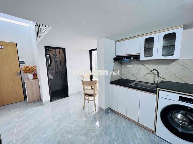 CHDV đối diện FPT - Ô Tô đỗ trước nhà - 2 mặt tiền 15P khép kín