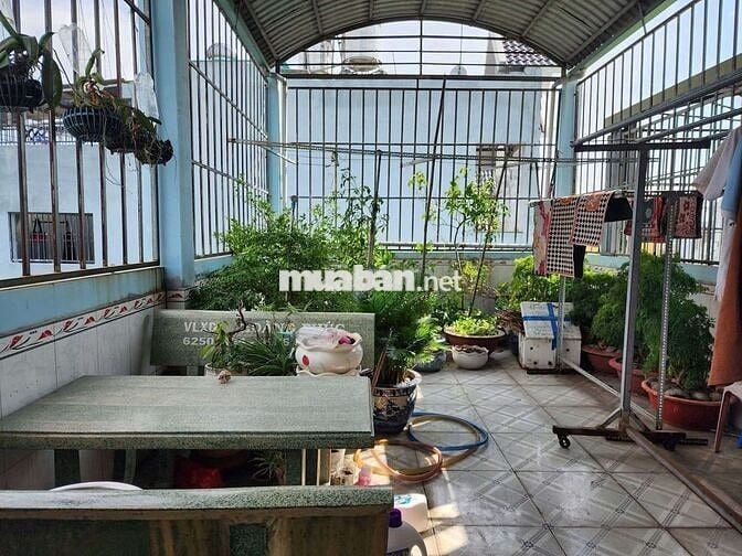 Vị trí nhà ở đường Lê Trọng Tấn, nhà gần trường học. Xiêu thị.  Chợ