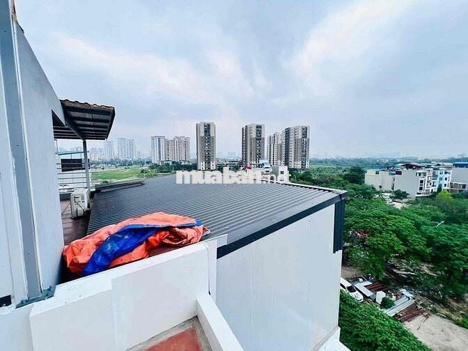 CHDV đối diện FPT - Ô Tô đỗ trước nhà - 2 mặt tiền 15P khép kín