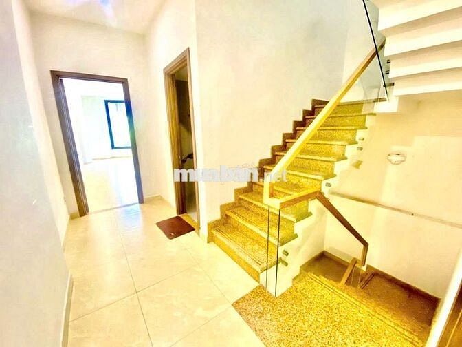 Cho thuê nhà 134E Lê Quang Định- nhà mới, DT lớn, vị trí trung tâm