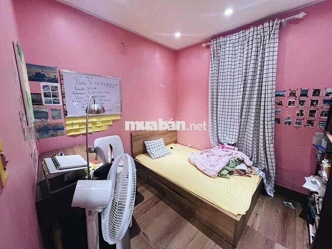 Bán chung cư Mini Cầu Giấy. Dt 53m2, 2n 2vs giá 2.3 tỷ