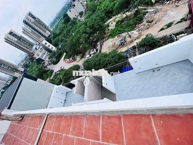 CHDV đối diện FPT - Ô Tô đỗ trước nhà - 2 mặt tiền 15P khép kín