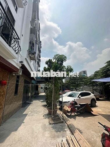 CHDV đối diện FPT - Ô Tô đỗ trước nhà - 2 mặt tiền 15P khép kín