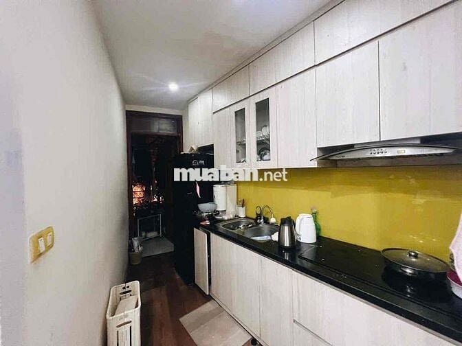 Bán chung cư Mini Cầu Giấy. Dt 53m2, 2n 2vs giá 2.3 tỷ