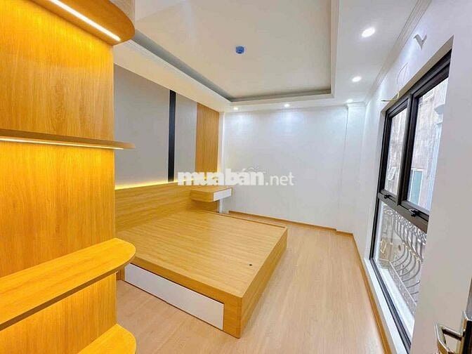 NHÀ 7 TẦNG THANG MÁY - TT CẦU GIẤY - OTO ĐỖ CỬA - CHỈ 11 TỶ