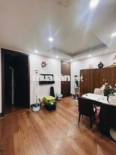 Bán chung cư Mini Cầu Giấy. Dt 53m2, 2n 2vs giá 2.3 tỷ