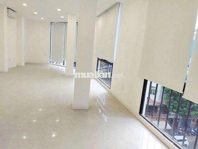 Siêu phẩm góc 2MT LÊ THÁNH TÔN Q1. Đối diện ks New world