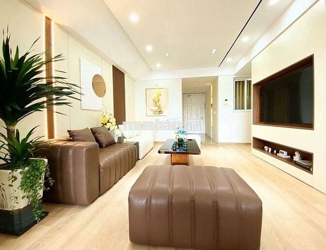 Bán gấp căn hộ C14 Tố Hữu. Diên tích 142m gồm 3pn, 3wc. Giá cực tốt.