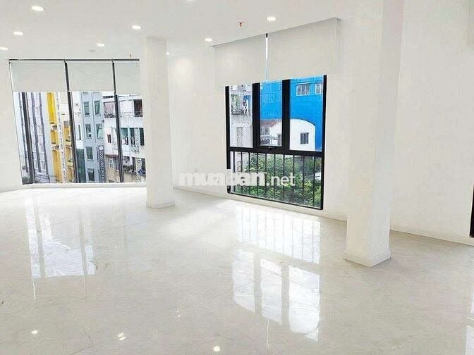 Siêu phẩm góc 2MT LÊ THÁNH TÔN Q1. Đối diện ks New world