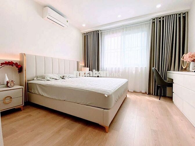 Bán gấp căn hộ C14 Tố Hữu. Diên tích 142m gồm 3pn, 3wc. Giá cực tốt.