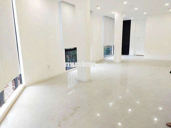 Siêu phẩm góc 2MT LÊ THÁNH TÔN Q1. Đối diện ks New world