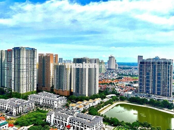 Bán gấp căn hộ C14 Tố Hữu. Diên tích 142m gồm 3pn, 3wc. Giá cực tốt.