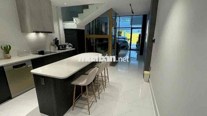 Nhà ở SD 350m2, 6PN, 7WC, đường Hoàng Văn Thụ, Phú Nhuận