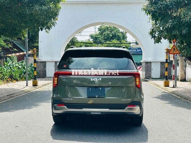 Kia Carnival 2022 Signature 2.2D - 14000 km