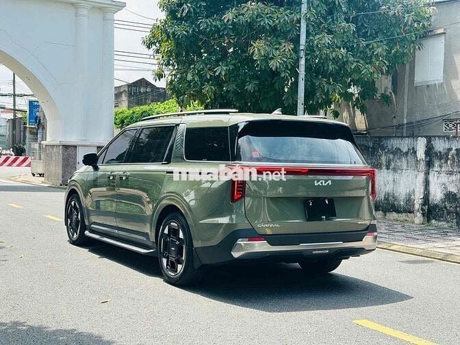 Kia Carnival 2022 Signature 2.2D - 14000 km