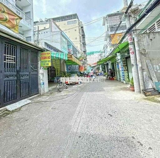 nhà 3 tầng. xe hơi ngủ trong nhà. quận 7