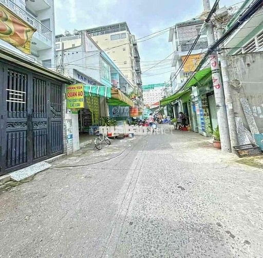 nhà 3 tầng. xe hơi ngủ trong nhà. quận 7