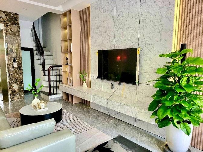 Bán nhà 6 tầng thang máy phố Ngô Xuân Quảng, Full đồ khuôn tiền 8.x 