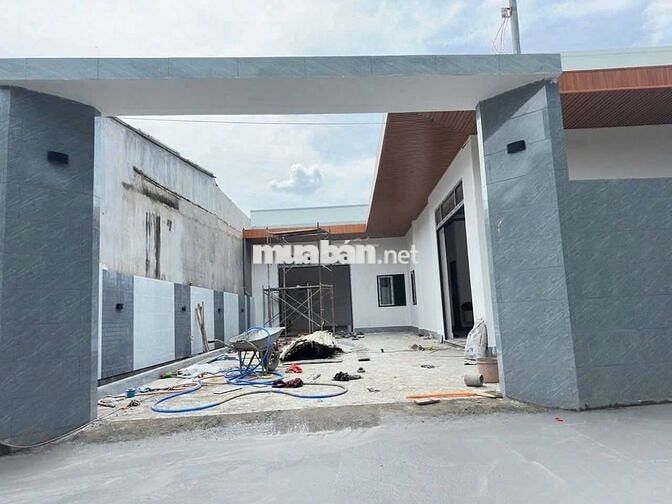 Căn cấp 4 ngang 9m gần hoàn thiện, chỉ cần 500tr là nhận nhà