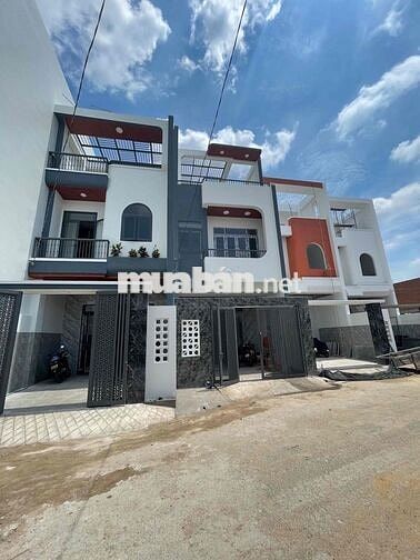 nhà 2lầu 1trệt sổ riêng hoàn công giá rẻ phường hoá an