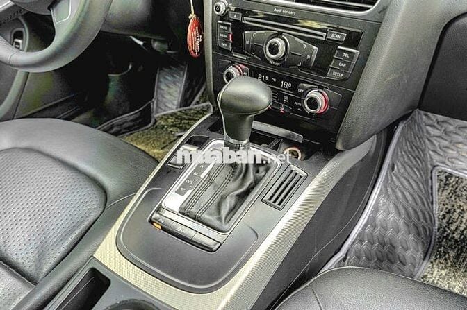 Bán lại siêu phẩm Sedan Audi A4 FL model 2015