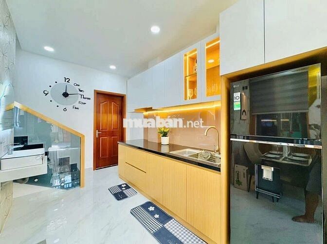Nhà Mới, Hẻm Xe Hơi, 2 Lầu, 3PN, Đường Nguyên Hồng, Q. Gò Vấp