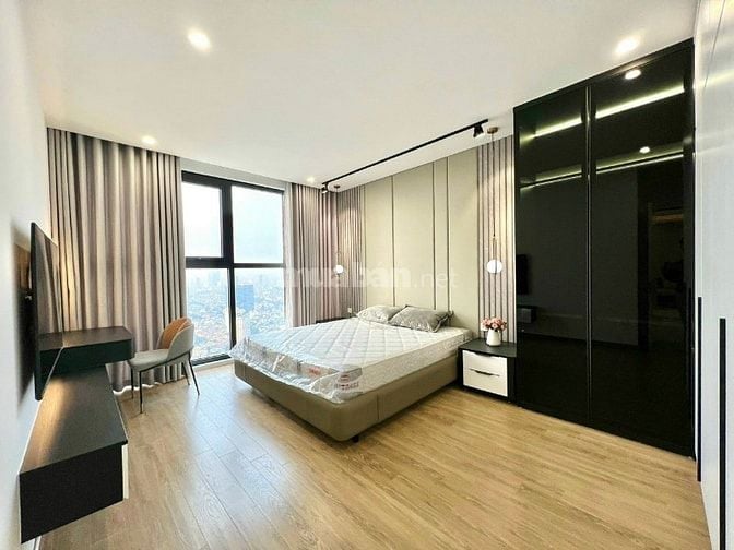Chính chủ cho thuê 3 ngủ full đồ BRG Diamond hướng mát LH 0393686383