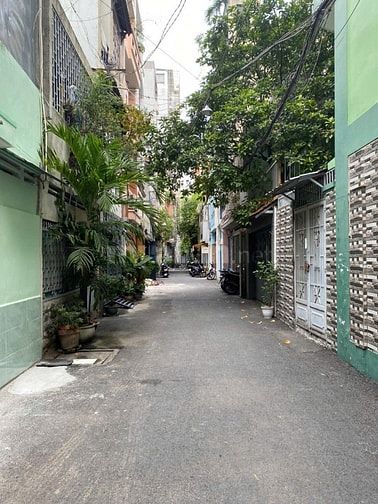 Bán nhà HXH Đào Duy Anh, P.9, Q. PN, DT 4,5x13m. Trệt 3L Giá 12tỷ
