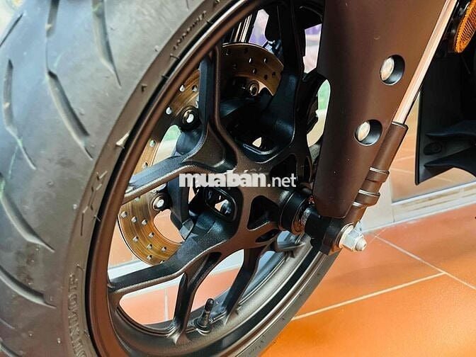 Pass R3 còn mới kenggg zin tất cả từ con ốc