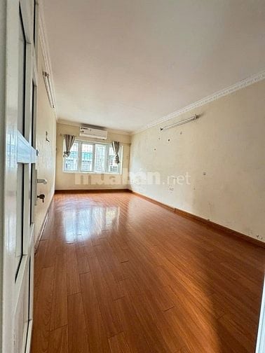 Cho thuê căn hộ tập thể phố Đào Tấn quận Ba Đình