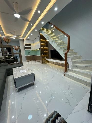 Nhà trệt lầu cách mặt tiền HTP chỉ 15m, mua 1 tặng 1 