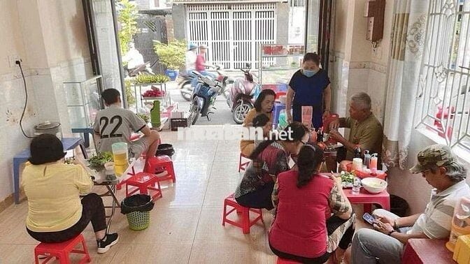 Nhà trệt lầu đúc bê tông cốt thép kiên cố đang kinh doanh tốt