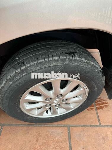 TOYOTA INNOVA 2.0E SX 2013