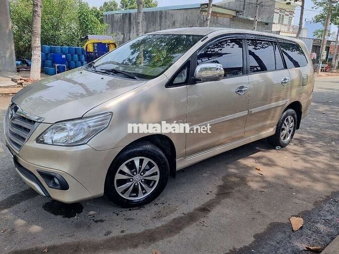 Toyota innova 2016 2.0V - 100000 km