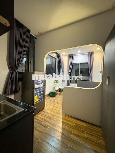 Phòng Penhouse - cửa sổ lớn view chung cư Hà Đô - tách bếp full nt