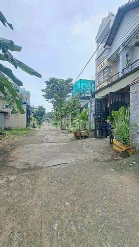 cần bán gấp miếng đất 80m2 ở Tân Hiệp - Hóc Môn giá 930 triệu.