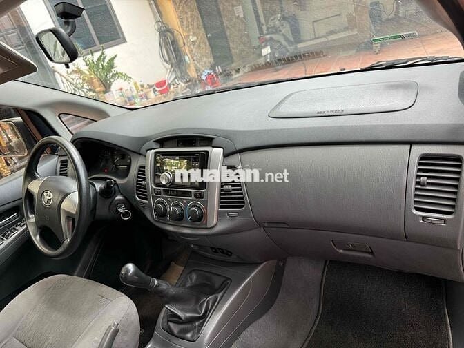 TOYOTA INNOVA 2.0E SX 2013